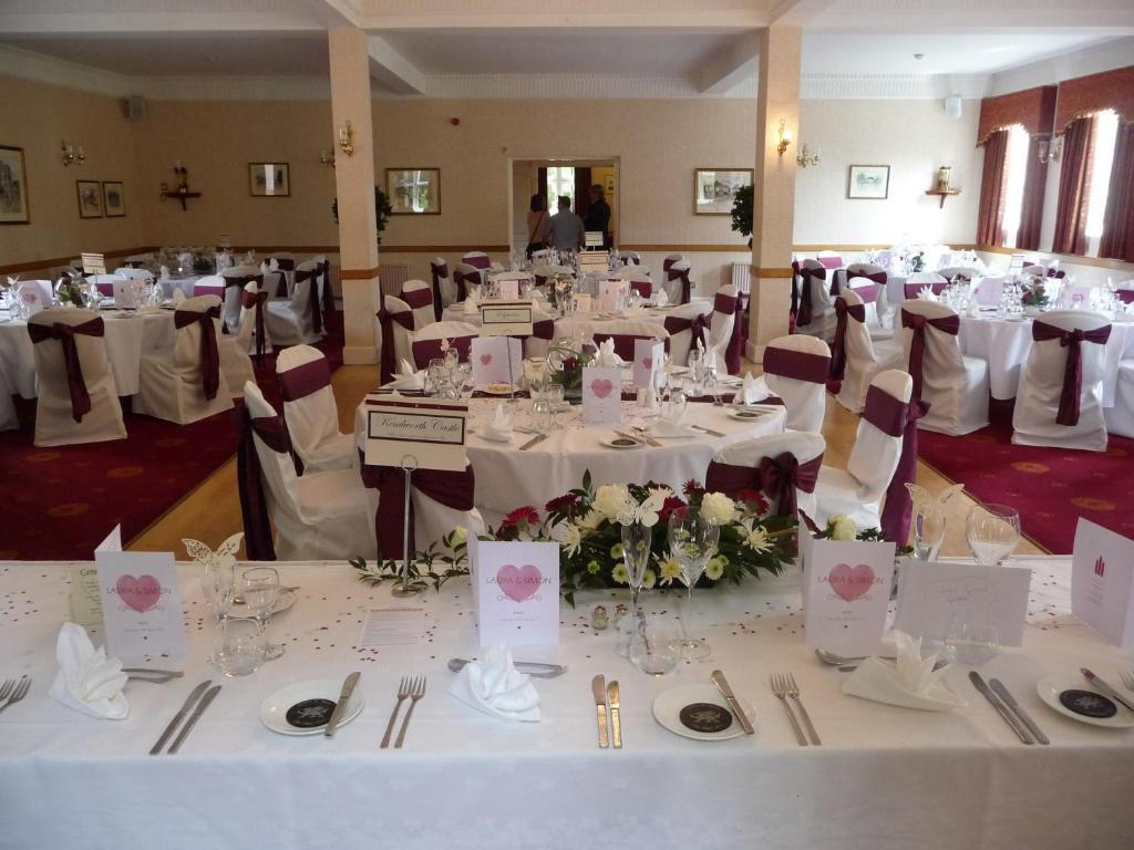 Glen-Yr-Afon House Hotel Аск Екстер'єр фото
